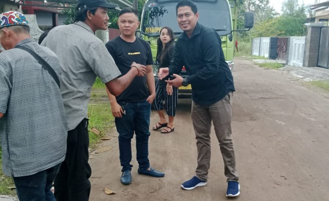 Warga Komplek Citra Residen Bersyukur Dapat Bantuan 20 Ret Pasir Dari Salihran