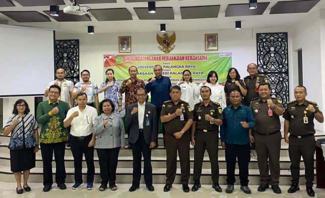 Kejari Palangka Raya Bersama UPR Tandatangani Perjanjian Kerjasama Bidang Hukum