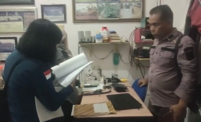 Rumah Mantan Pejabat Pascasarjana UPR Digeledah Tim Penyidik Kejari Palangka Raya