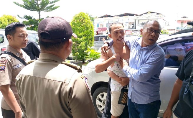 Orang Tua Bayi Korban Dugaan Malapraktik Kembali Mengamuk di RSUD dr. Doris Sylvanus