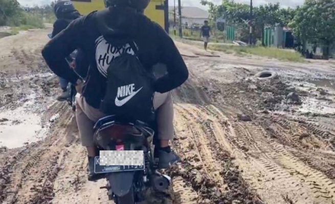 Resah Infrastruktur Semakin Rusak, Karang Taruna Gunung Mas Ancam Tutup Akses Jalan Truk PBS Melebihi Tonase