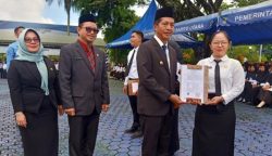 Resmi Dilantik, Pj Bupati Barut Serahkan SK ke-714 PPPK