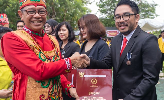 Hardiknas, 40 PNS UPR Terima Satya Lancana Karya Satya