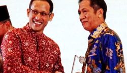 Pj Bupati Barito Utara Mendapat Penghargaan dari Kemendikbudristek 