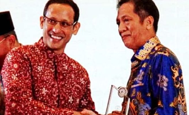 Pj Bupati Barito Utara Mendapat Penghargaan dari Kemendikbudristek 