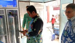 Pastikan Kualitas Terjaga, Kalapas Sampit Kontrol Mesin Air Minum Isi Ulang untuk Warga Binaan