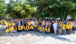 Rektor UPR Lepas 196 Mahasiswa KKN Reguler dan KKN-T MBKM Membangun Desa 2024