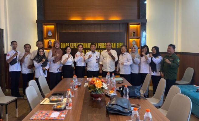 Optimalisasi Data Kependudukan, Disdukcapil Palangka Raya Tandatangani PKS dengan Bappedalitbang, BPBD, dan Disdik