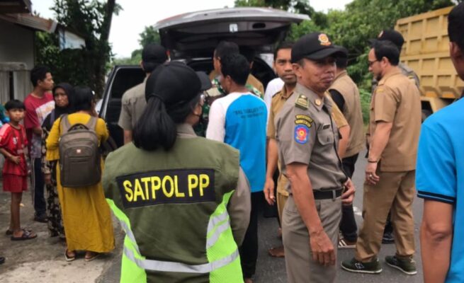 Tim Gabungan Evakuasi Warga Mengalami Gangguan Mental di Kelurahan Petuk Katimpun