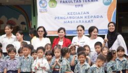 Dosen FT UPR Gelar Sosialisasi Pentingnya Mewarnai Buku Cerita Bergambar bagi Murid TK Bakuwu