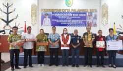 Pemkot Palangka Raya Serahkan Hibah Barang kepada Koperasi, IKM dan UKM