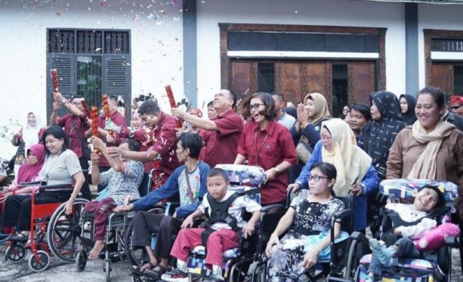 Pemko Palangka Raya Serahkan Bantuan untuk Penyandang Disabilitas di Hari Disabilitas Internasional