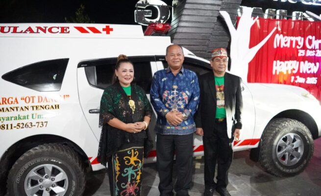 Gubernur Kalteng Serahkan Hibah Ambulans dalam Perayaan Natal KWOD 2024