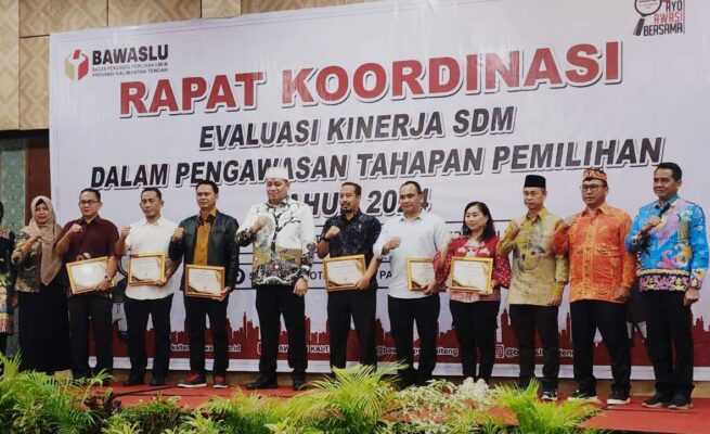 Penghargaan Bawaslu untuk Kesbangpol Kalteng: Simbol Sinergitas Pemilu Bersih