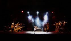 Kolaborasi 10 Sanggar Seni Meriahkan Panggung Budaya “Legenda Batu Bawui” di Palangka Raya