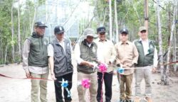 Menhut Raja Juli Antoni Resmikan Kawasan Rehabilitasi dan Konservasi Orang Utan Nyaru Menteng