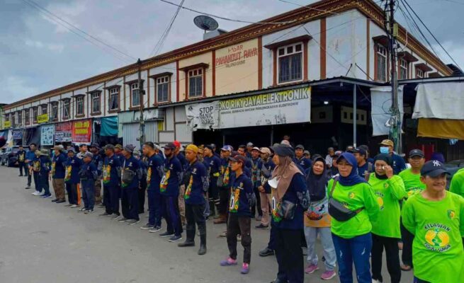 Peringati HPSN 2025, DLH Kalteng Bersihkan Kawasan Pasar Besar Palangka Raya 