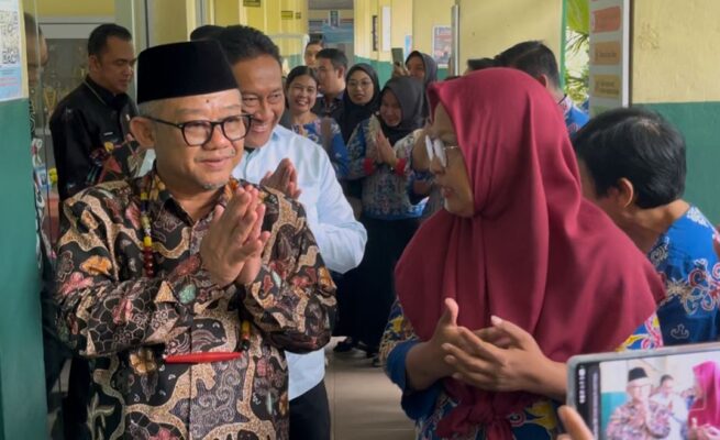 Mendikdasmen Puji Inovasi SMKN 3 Palangka Raya Lewat Program “Alumni Kunjung” dan “Orangtua Mengajar”