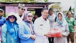 Pj Bupati Barito Utara Tinjau Lokasi Banjir dan Salurkan Bantuan di Dua Kecamatan