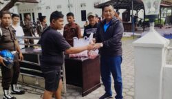 Peringati Iduladha 1446 H, Kejati Kalteng Sembelih 16 Hewan Kurban dan Bagikan 500 Paket Daging ke Warga
