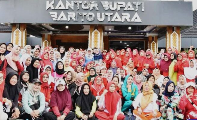 Pj Ketua PKK Barito Utara Ajak Masyarakat Senam Pagi Bersama