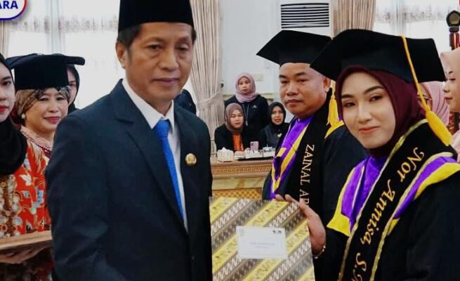 Hadiri Wisuda, Sekda Barito Utara Apresiasi Kontribusi STIE Muara Teweh dalam Pembangunan SDM