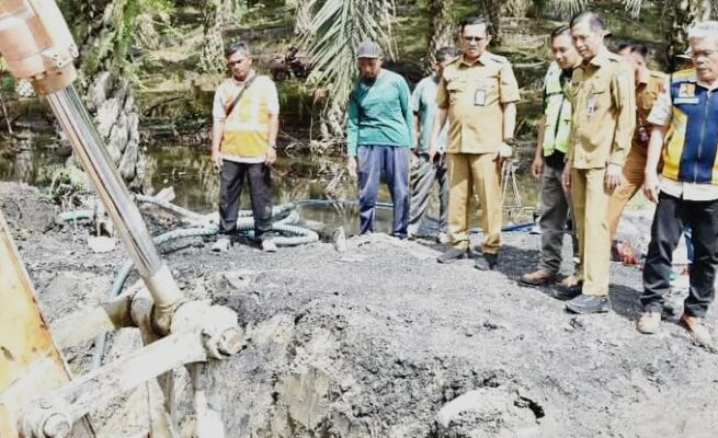 Respon Cepat Keluhan Warga, Pj Bupati Barito Utara Tinjau Jalan Rusak di Simpang Hajak dan Sikui-Kandui
