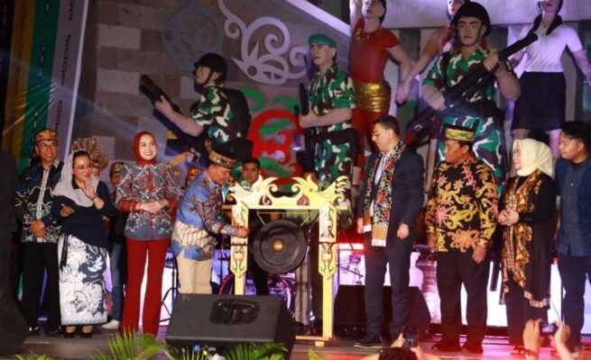 Gubernur Kalteng Resmikan “Car Free Night Huma Betang Night” untuk Dukung UMKM dan Lestarikan Budaya Lokal