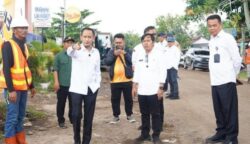 Wali Kota Fairid Naparin Tinjau Proyek Jalan dan Drainase: Pastikan Pembangunan Sesuai Standar