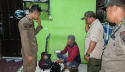 Satpol PP Kalteng Tertibkan Pria Diduga ODGJ di Sekitar Masjid: Warga Lega, Penanganan Humanis