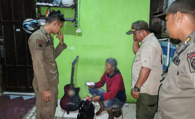 Satpol PP Kalteng Tertibkan Pria Diduga ODGJ di Sekitar Masjid: Warga Lega, Penanganan Humanis