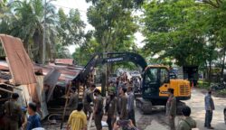 PKL dan Bangunan Liar di Drainase Jalan RTA Milono Ditertibkan, Satpol PP: Demi Kota Palangka Raya Lebih Tertata