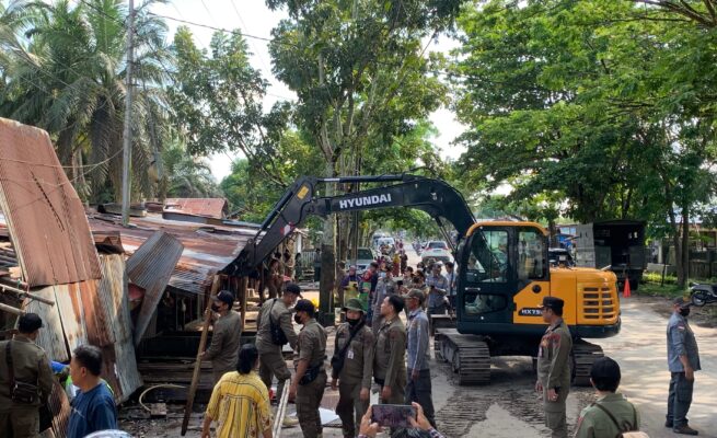 PKL dan Bangunan Liar di Drainase Jalan RTA Milono Ditertibkan, Satpol PP: Demi Kota Palangka Raya Lebih Tertata