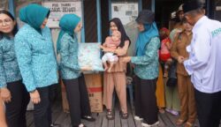 TP PKK Kota Palangka Raya Salurkan Bantuan untuk Korban Kebakaran di Puntun