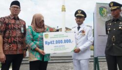 Wali Kota Palangka Raya Berikan Santunan untuk Petugas KPPS yang Gugur Saat Pemilu: “Pengorbanannya Tak Ternilai”