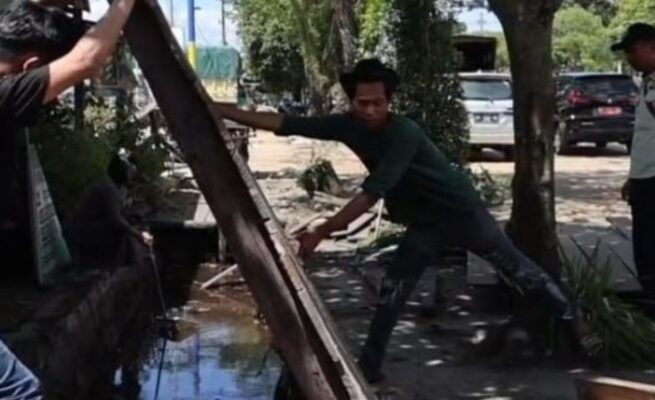 Satpol PP Palangka Raya Tertibkan 115 Bangunan di Atas Drainase