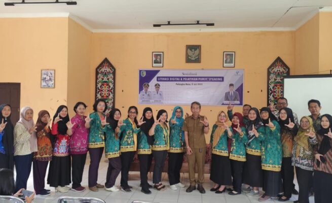 Diskominfo Palangka Raya Bekali Kader PKK Kelurahan Langkai dengan Literasi Digital dan Public Speaking