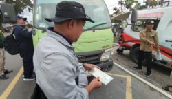 DLH Kalteng Lakukan Uji Emisi Truk ODOL di Kotawaringin Barat, Cegah Polusi dan Lindungi Keselamatan Jalan
