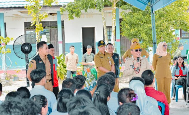 Gubernur Kalteng Gratiskan Seragam Siswa, Dinas Pendidikan: Sekolah Tak Boleh Pungut Biaya