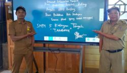 "Terimakasih Gubernur Kalimantan Tengah", Guru SMPN 5 Katingan Tengah Ungkap Rasa Syukur Lewat Papan Tulis Interaktif