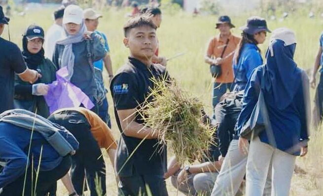 Pemkab Barut Bersihkan Lokasi Batara Expo 2025 di Eks Bandara