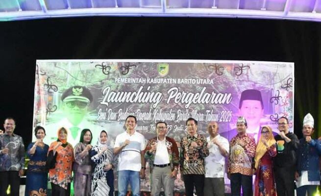 Pj Bupati Barito Utara Buka Pergelaran Seni Budaya di WFC Muara Teweh