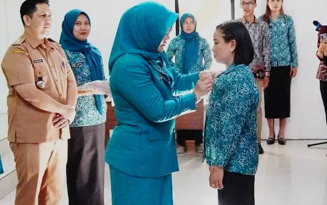 Pj Ketua TP PKK Barito Utara Lantik 11 Ketua PKK Desa di Lahei Barat