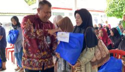 Rayakan HUT RI ke-80, Kanwil Ditjenpas Kalteng Bagikan 60 Paket Sembako untuk Warga