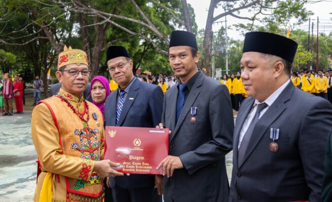 UPR Gelar Upacara HUT RI ke-80, 29 ASN Terima Satyalancana Karya Satya