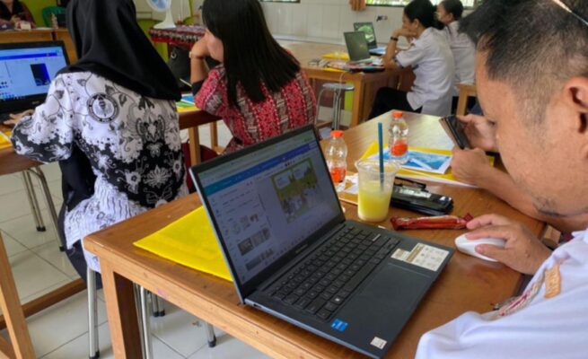 Dosen Sendratasik FKIP UPR Gandeng SMPN 4 dan Desa Telangkah Bangun Digital Art School Berbasis Kearifan Lokal