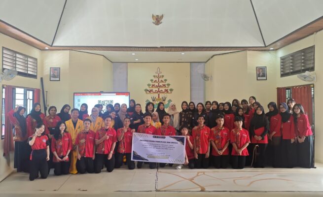 Inovasi Pembelajaran: Siswa SMK Negeri 2 Palangka Raya Olah Data Keuangan dengan Python