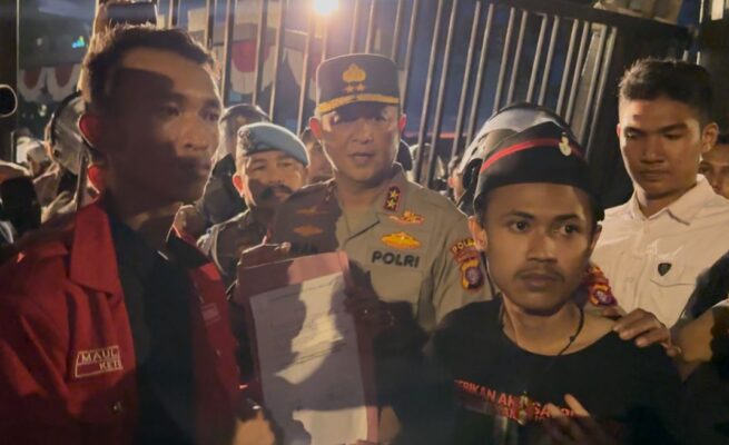 Kapolda Kalteng Terima Tiga Tuntutan Mahasiswa, Aksi Berakhir Malam Hari
