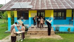 Gubernur Kalteng Bantu 70 Pasang Kursi-Meja untuk SMKN 2 Pulpis, Disdik Harap Siswa Makin Semangat Belajar