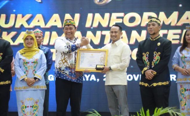 Anugerah Keterbukaan Informasi Publik 2025, Wagub Edy Pratowo Tekankan Pentingnya Transparansi Pelayanan Publik.